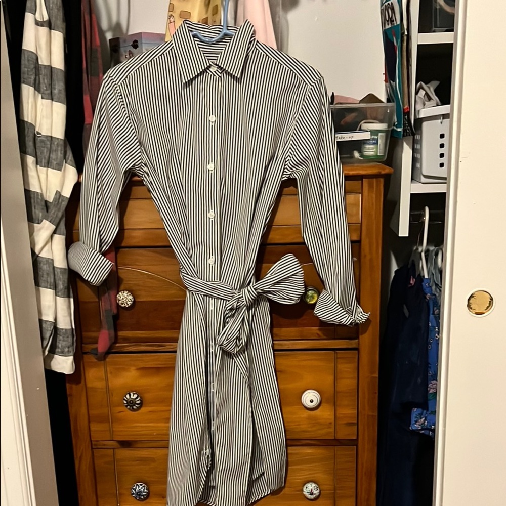 Light Grey Dress with Collared Neckline and Fabric Belt